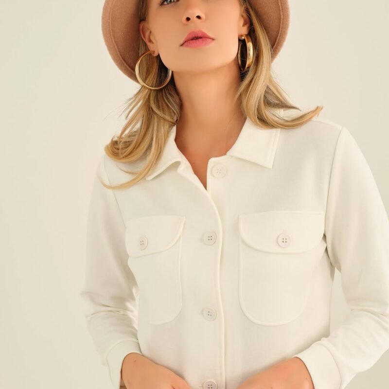 Giacca donna strutturata colore panna con tasche frontali